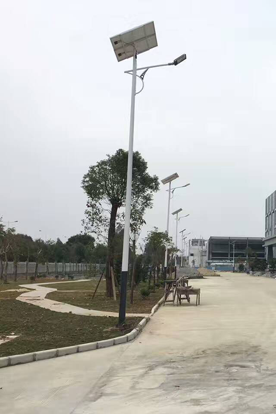東莞8米70W太陽能路燈工程